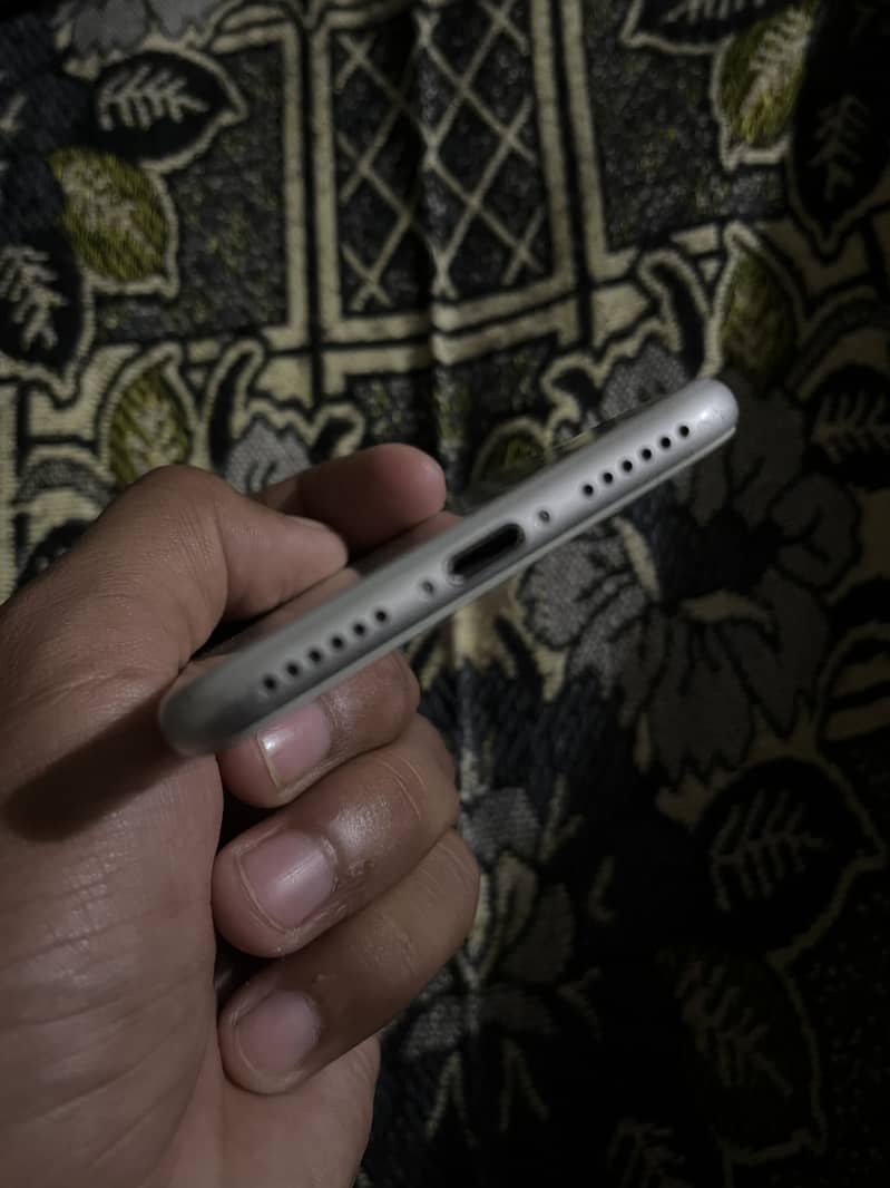 Apple iPhone 7 3