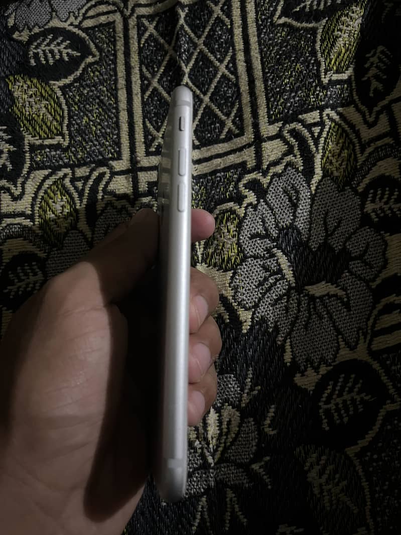 Apple iPhone 7 4