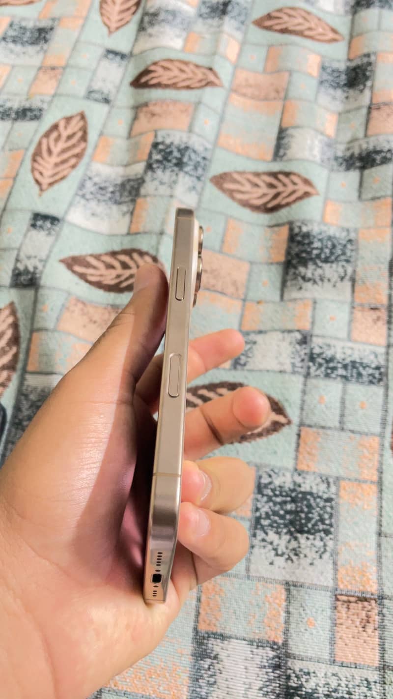 Apple iPhone 16 Pro 5