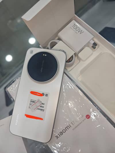 Xiaomi 17 Ultra Just Box open