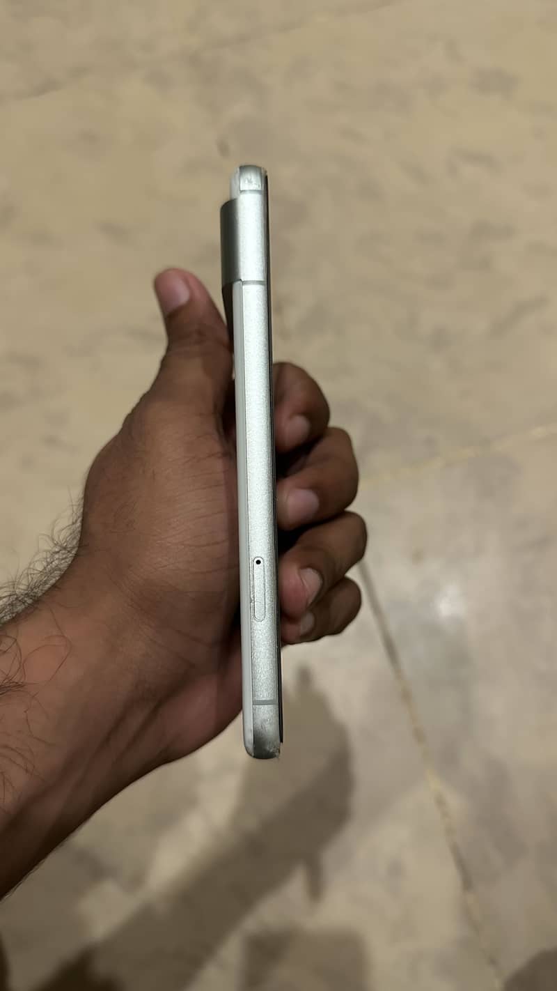 Google Pixel 8 2