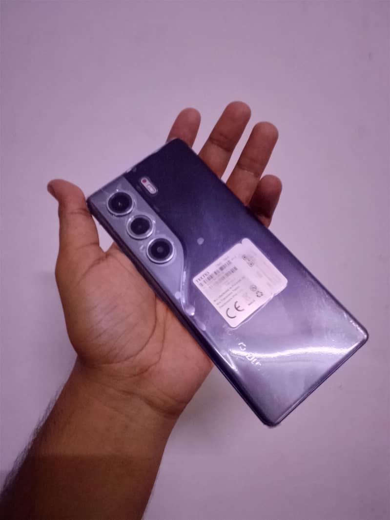 Tecno CAMON 40 Pro 0