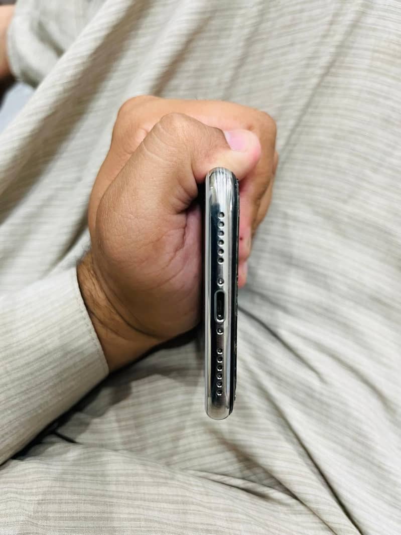 Apple iPhone X 3