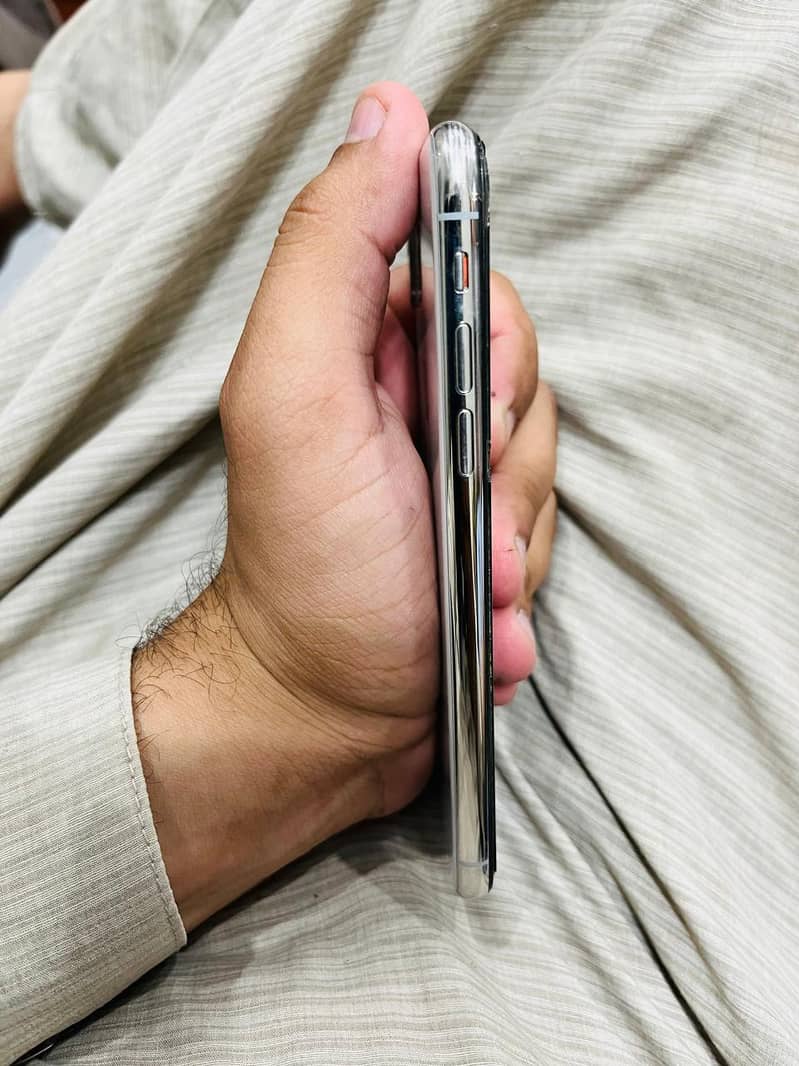 Apple iPhone X 5