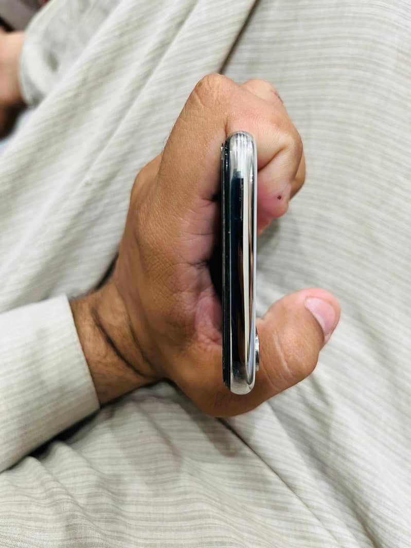 Apple iPhone X 6
