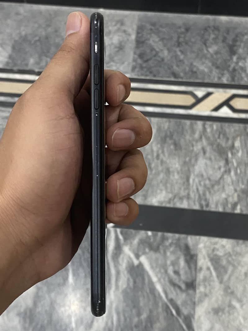 Apple iPhone 7 Plus 3