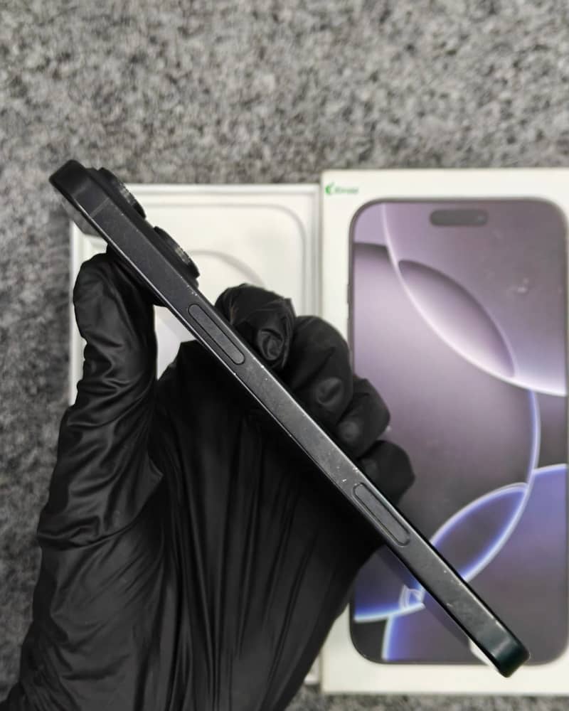 IPhone 16 Pro Max 4