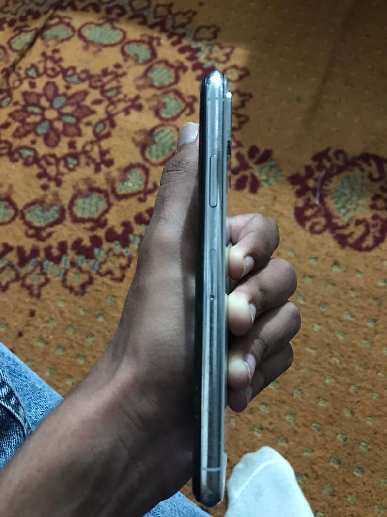 Apple iPhone X 5