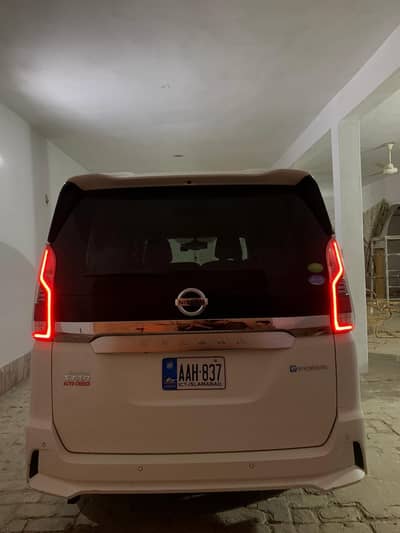Nissan Serena 2018