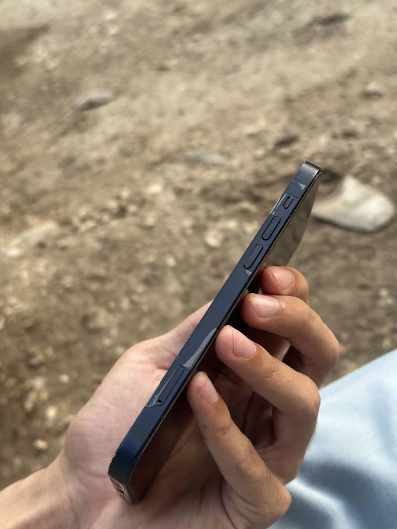 Apple iPhone 12 2