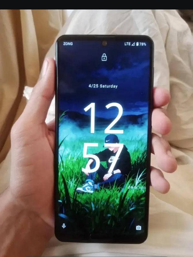Sharp Aquos R5G 1