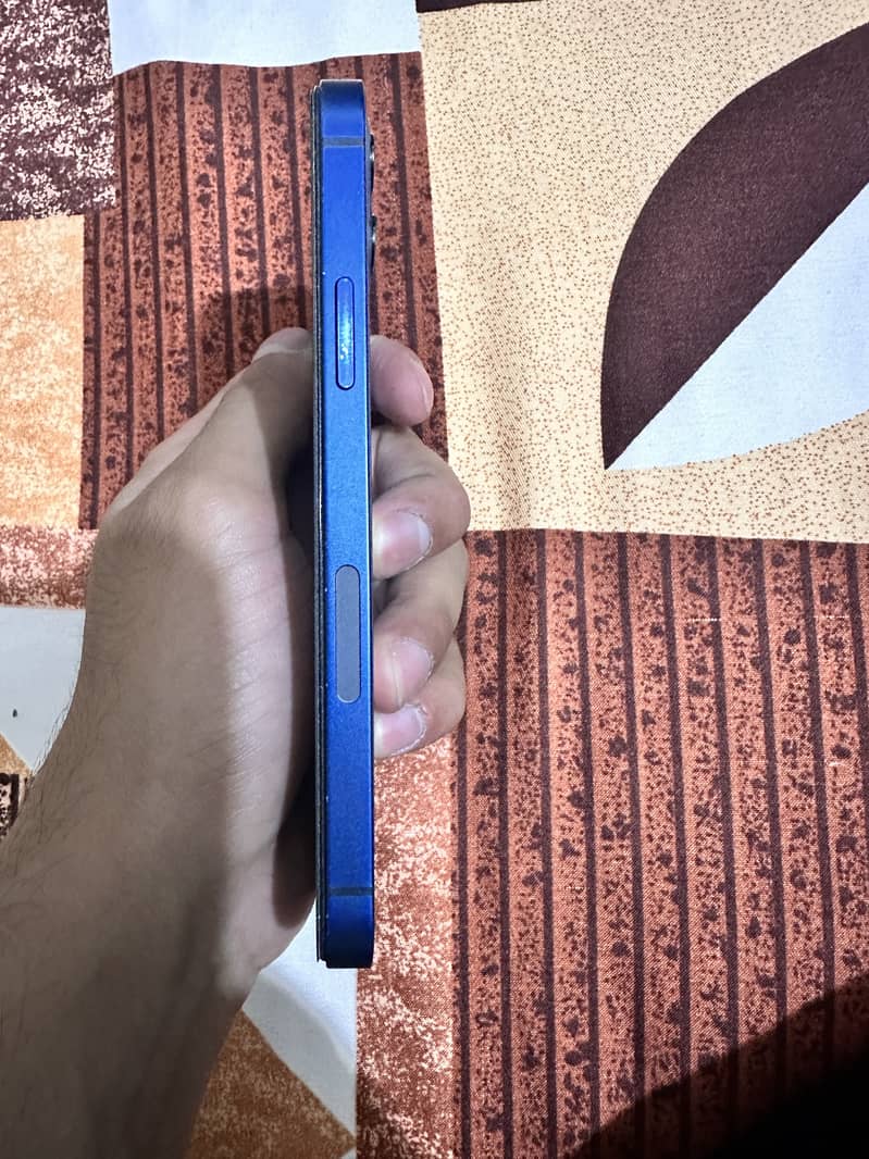 Apple iPhone 12 2