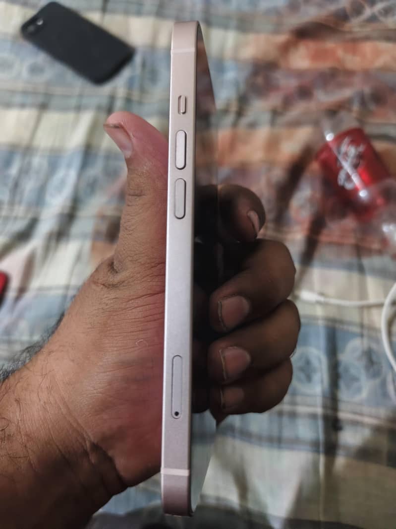 Apple iPhone 13 2