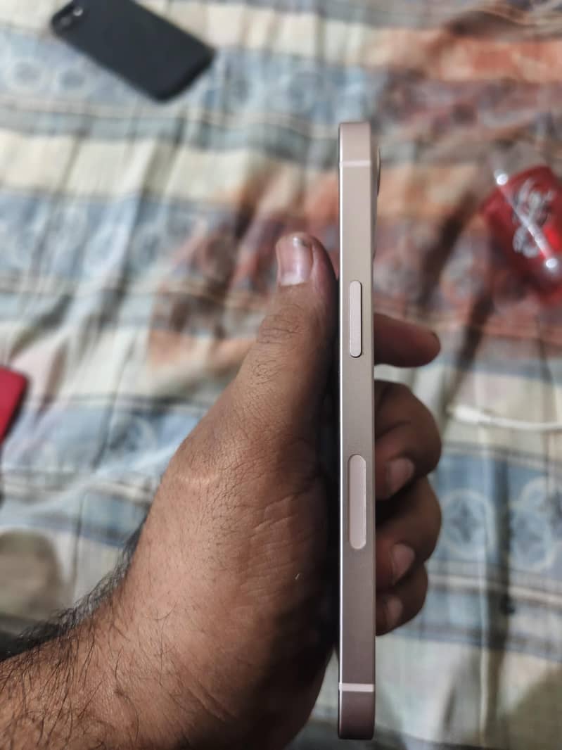 Apple iPhone 13 4