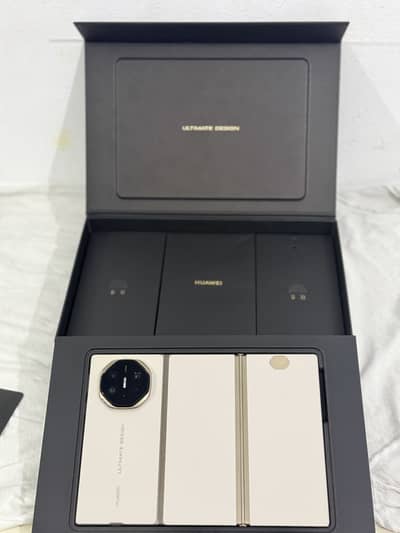 HUAWEI MATE XT ULTIMATE 16/1TB • EXTRA ACCESSORIES INCLUDED AS WELL•