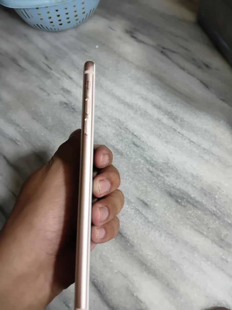Apple iPhone 8 Plus 3