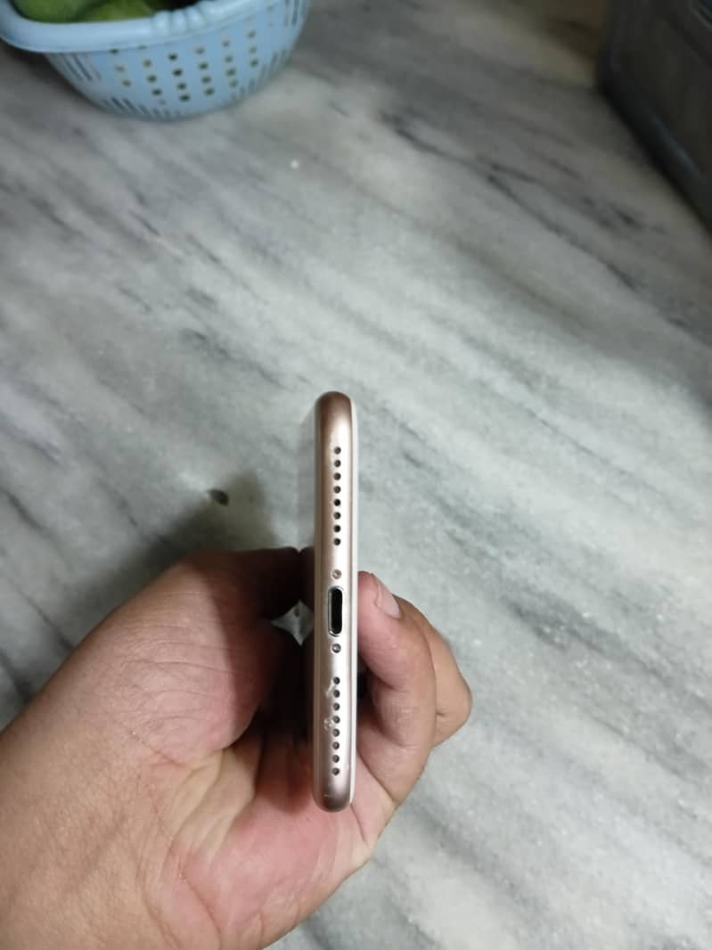 Apple iPhone 8 Plus 4