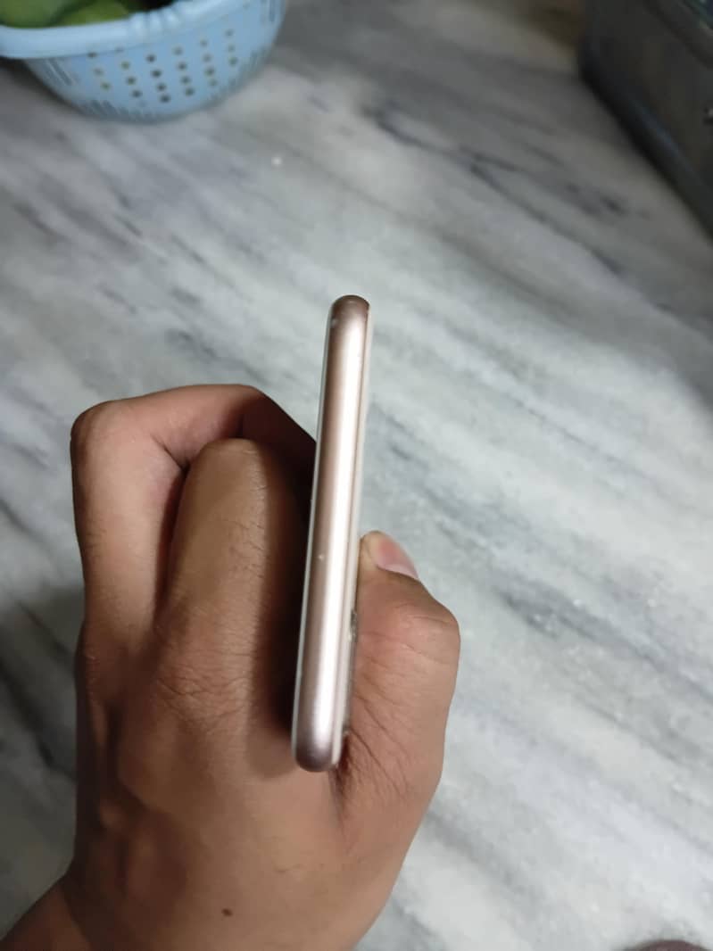 Apple iPhone 8 Plus 5