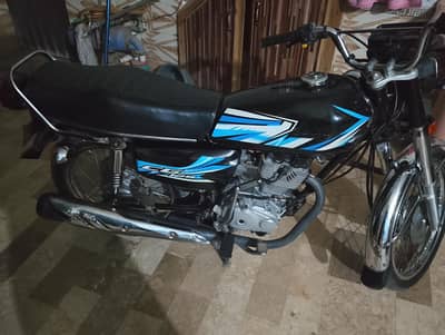 Honda 125 engine ok Tyr ok original Tanki tapy avail 03086230227