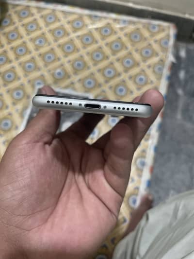 Apple iPhone SE