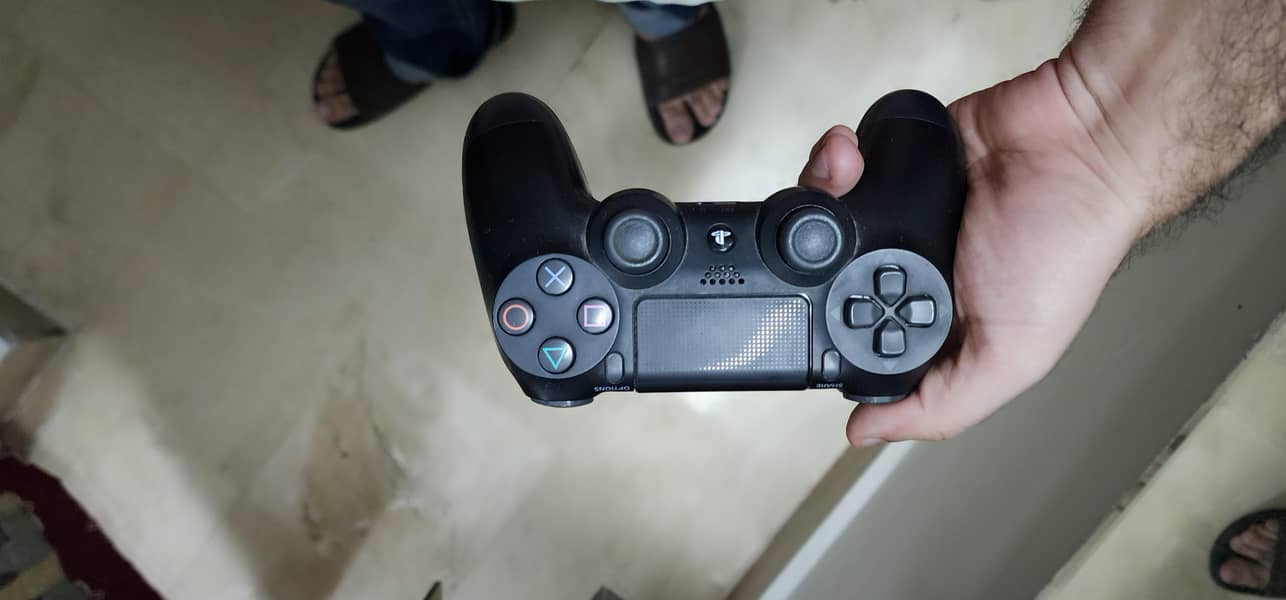 ps4 geniune controller. 0