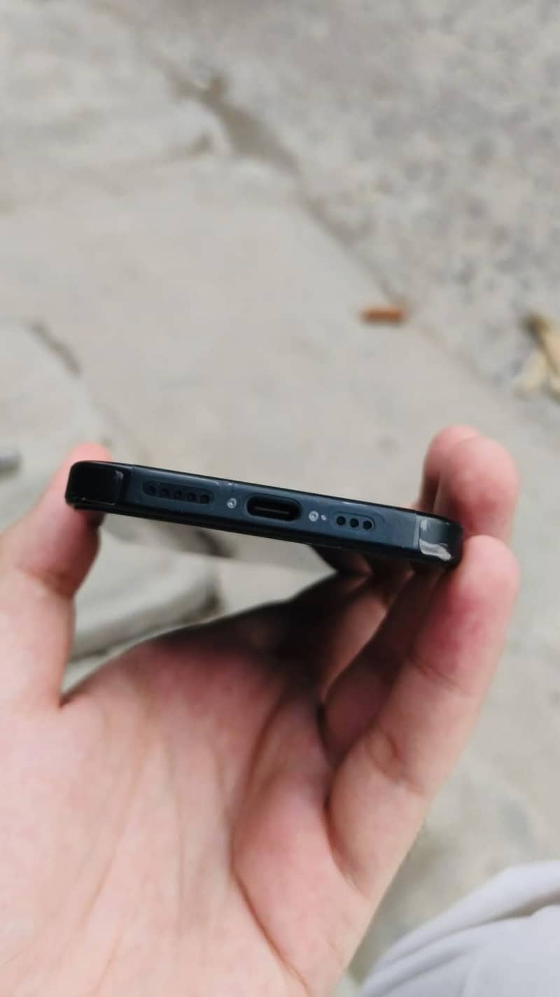 Apple iPhone 16 1