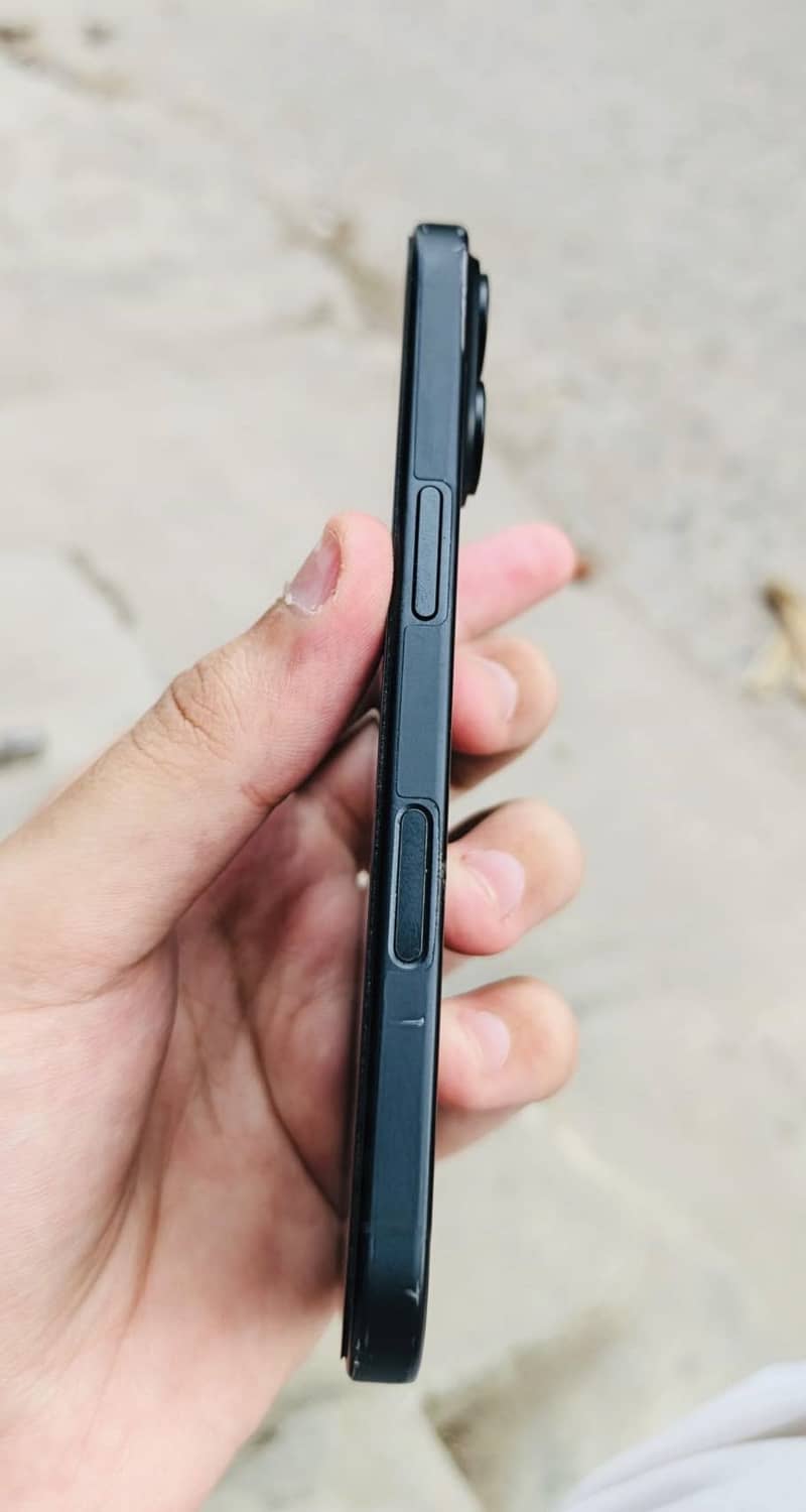Apple iPhone 16 2
