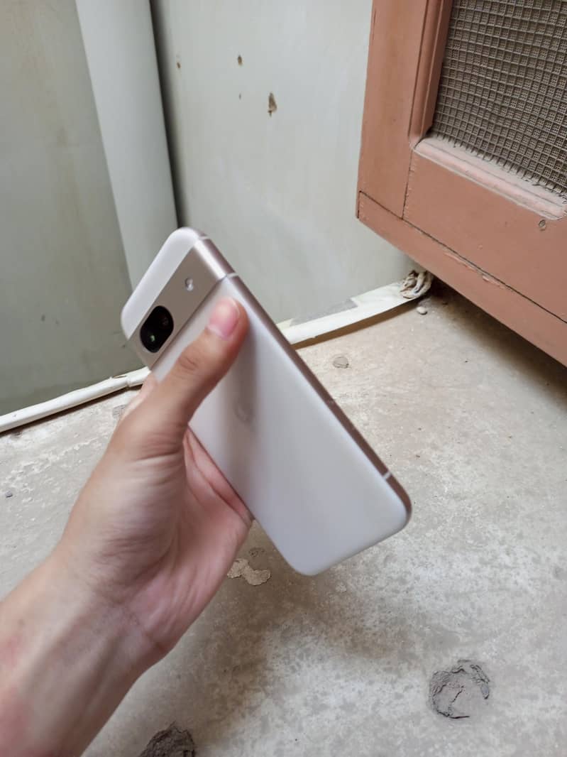 Google Pixel 8a 4