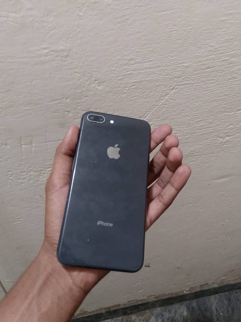 iPhone 8 Plus 1