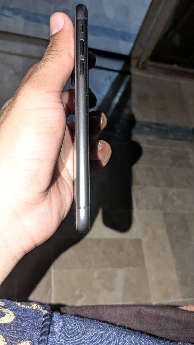 Apple iPhone 11 3