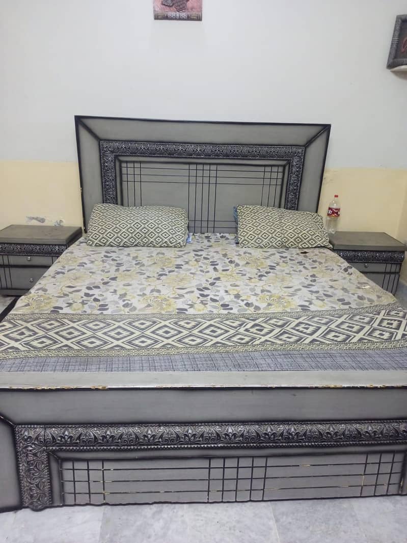 full size Double bed with side table 0