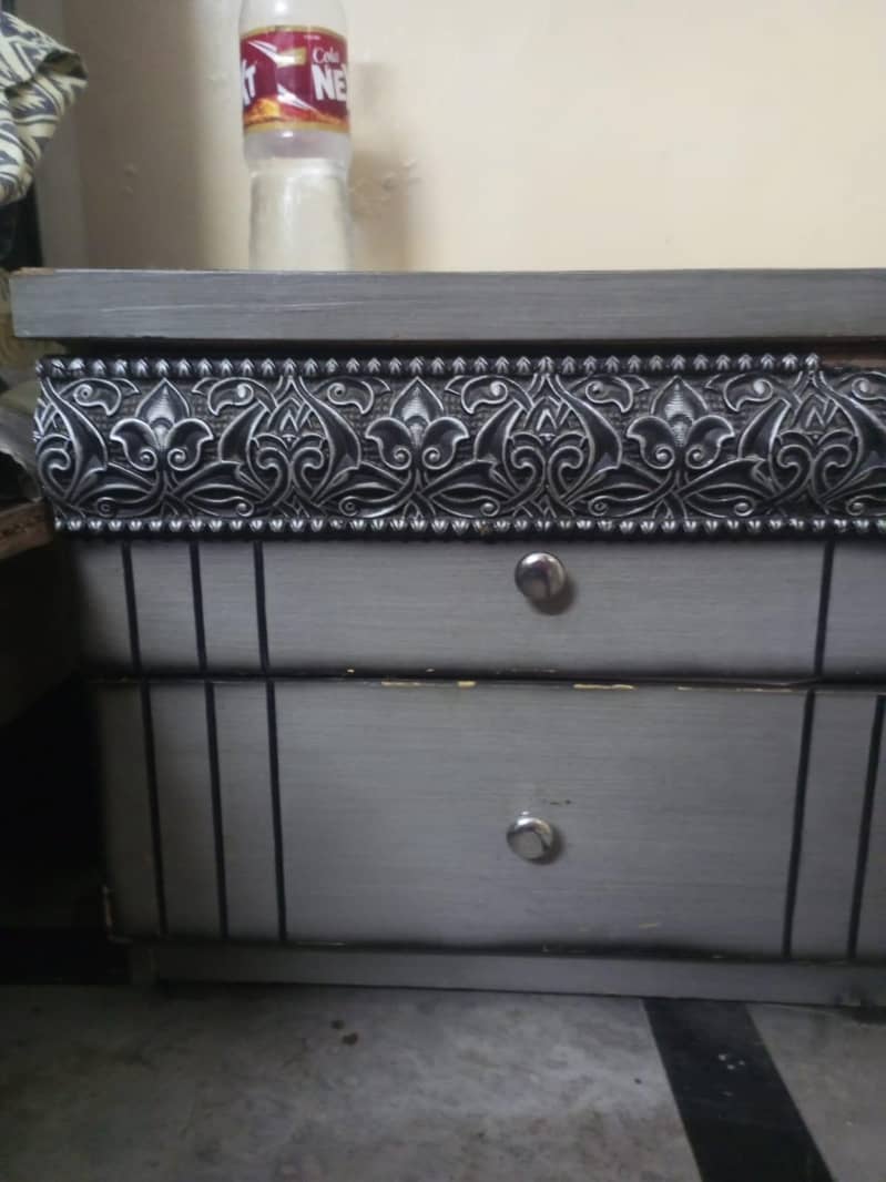 full size Double bed with side table 5