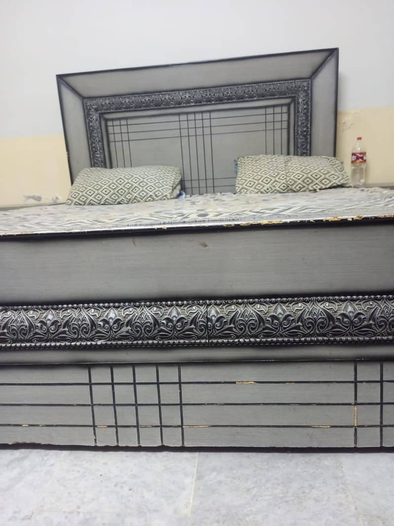 full size Double bed with side table 7