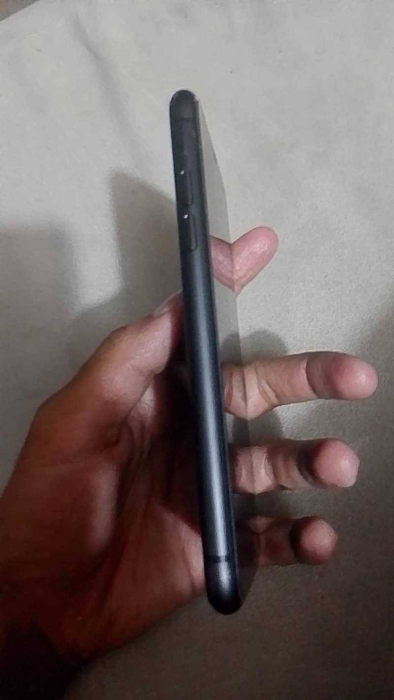 Apple iPhone 11 3