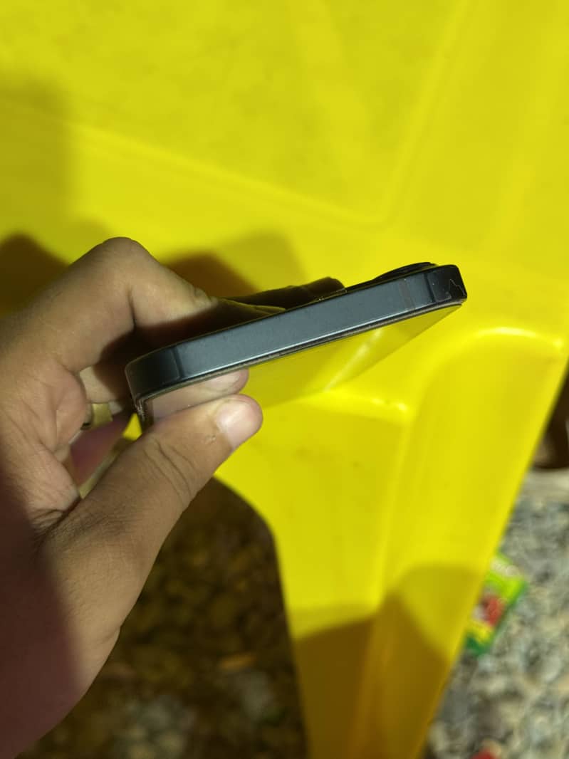 Apple iPhone 13 2