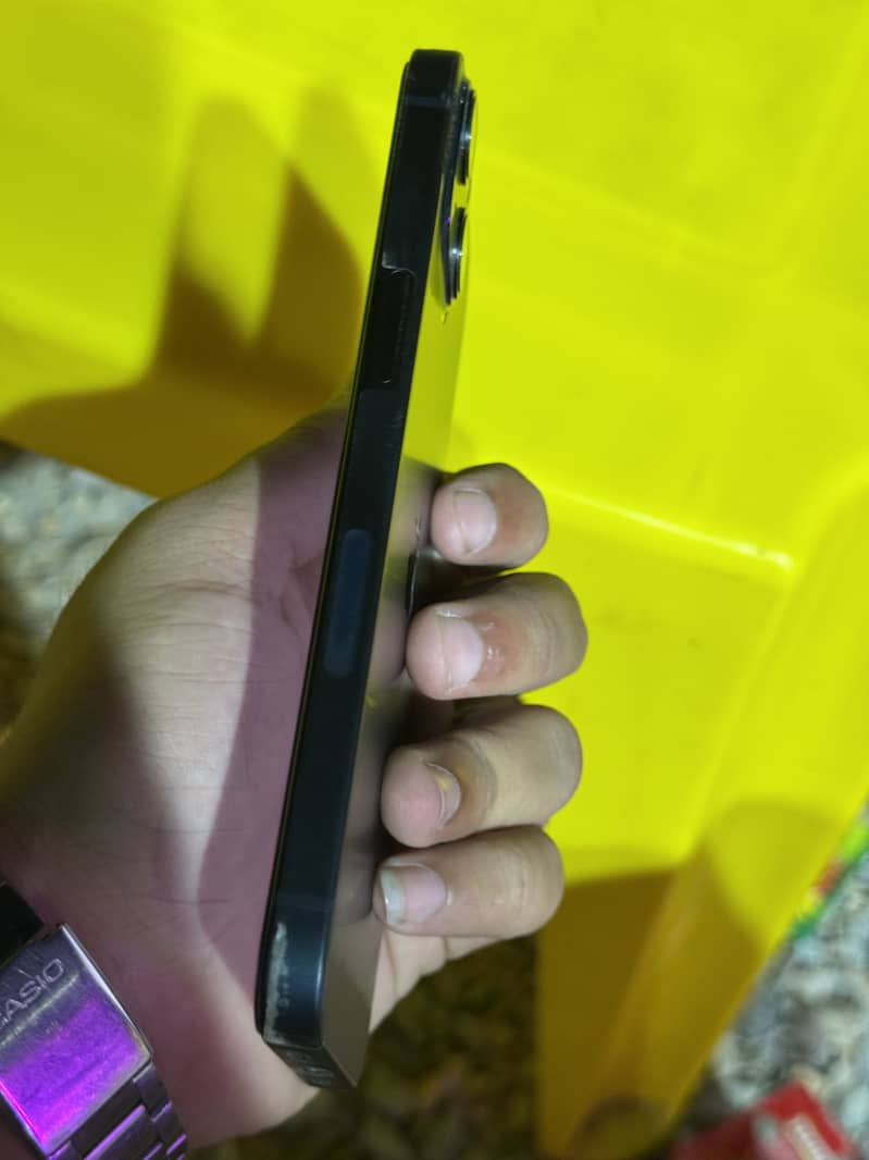 Apple iPhone 13 5