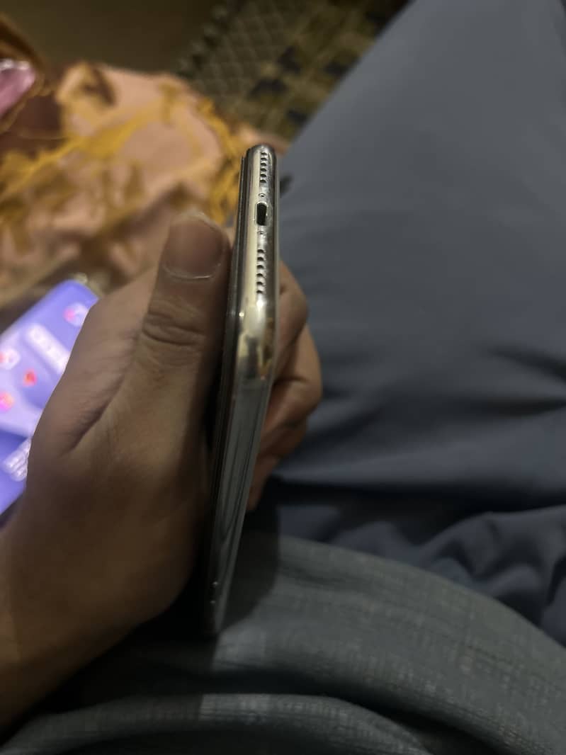 Apple iPhone X 3