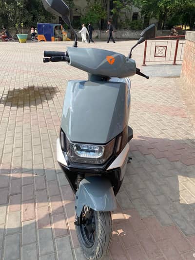 ik charge par 90+ km chalti ha