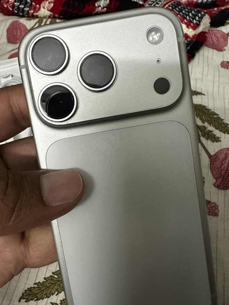 Apple iPhone 17 Pro 5