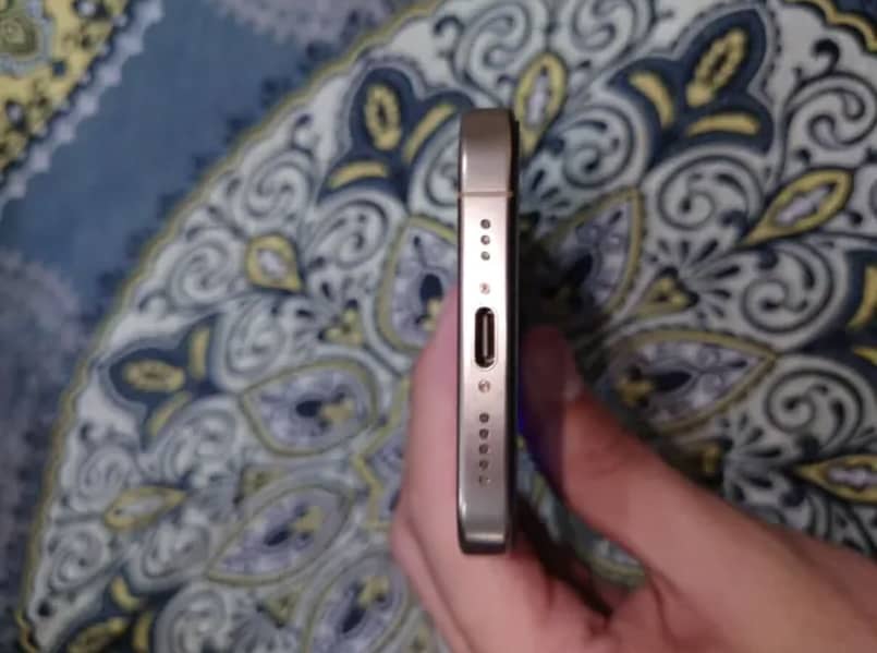 Apple iPhone 16 Pro 4