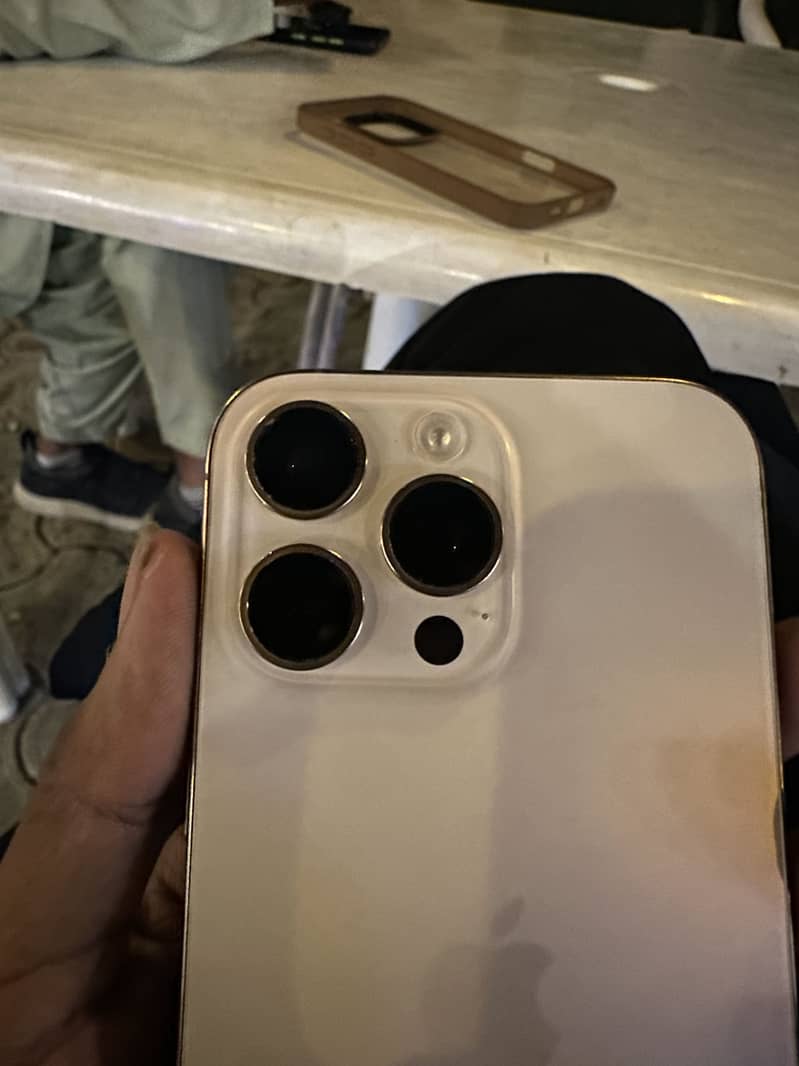 Apple iPhone 16 Pro Max 3