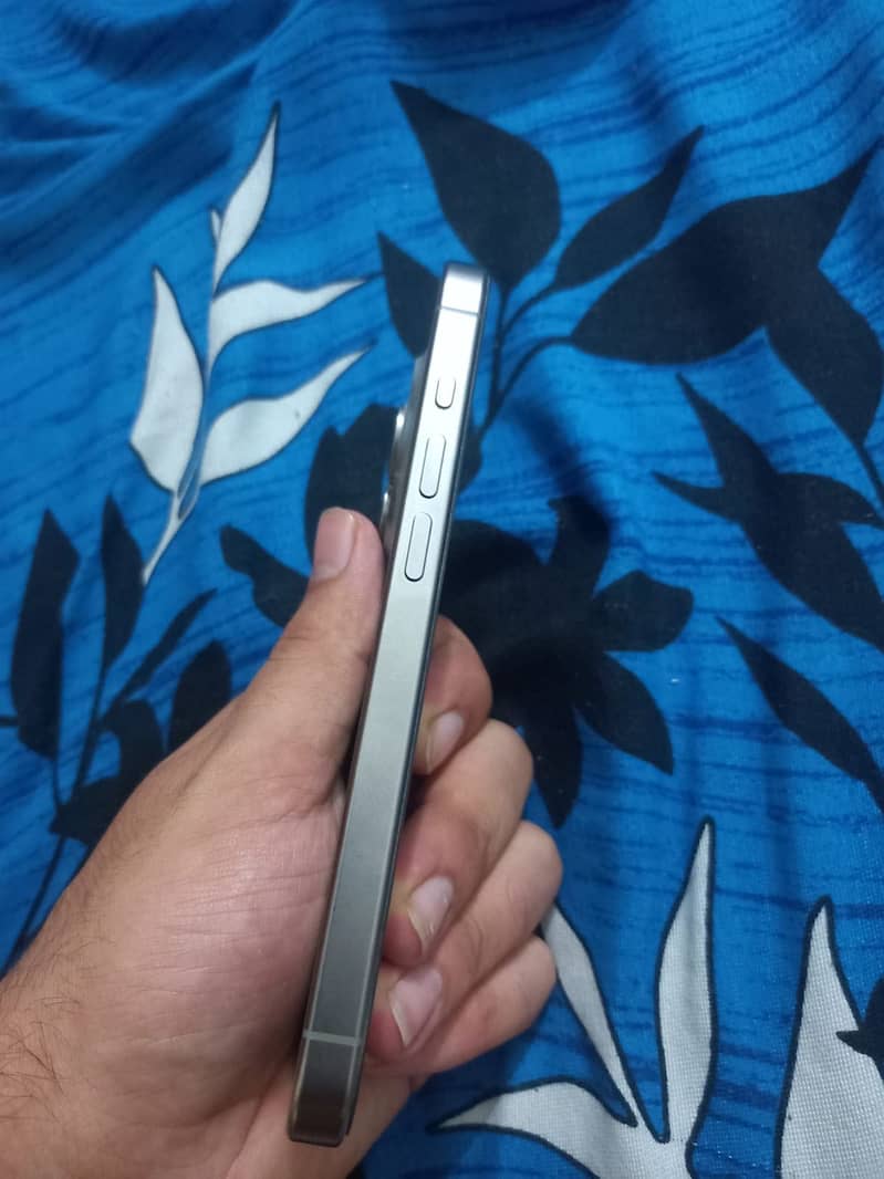 iphone 15 pro 4