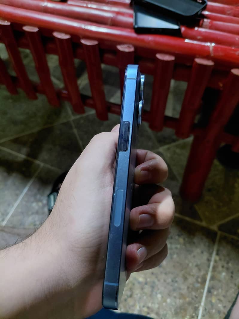 Apple iPhone 13 Pro 4
