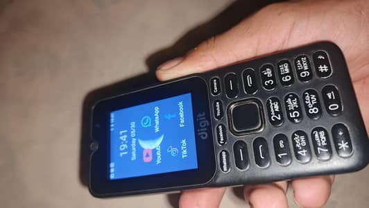 Digit E2 Pro 4G Touch + Keypad Mobile for Sale. Condition 9/10.