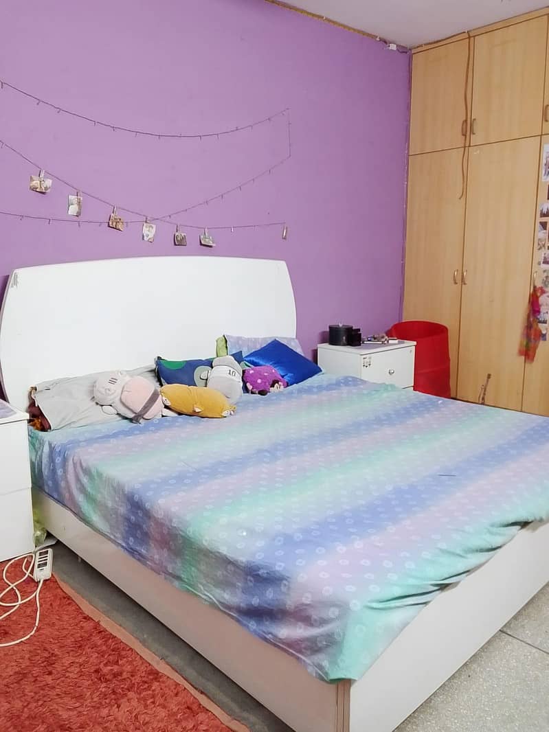 bed set with side tables 0
