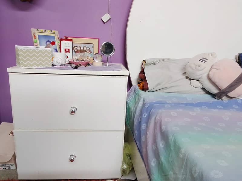 bed set with side tables 1