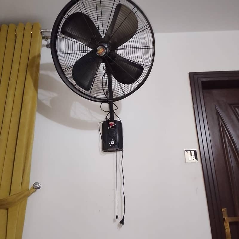 bracket fan 1