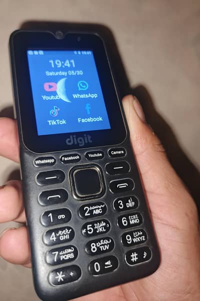 Digit E2 Pro 4G Touch + Keypad Mobile for Sale. Condition 9/10.