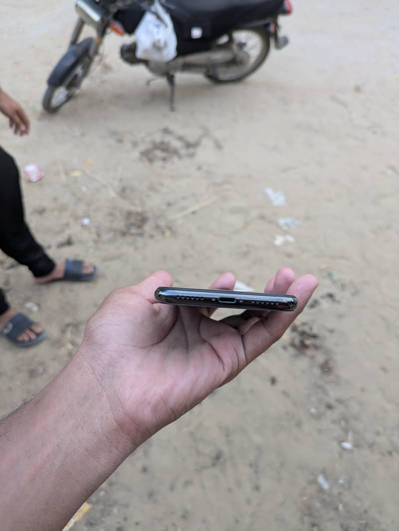 Apple iPhone X 3