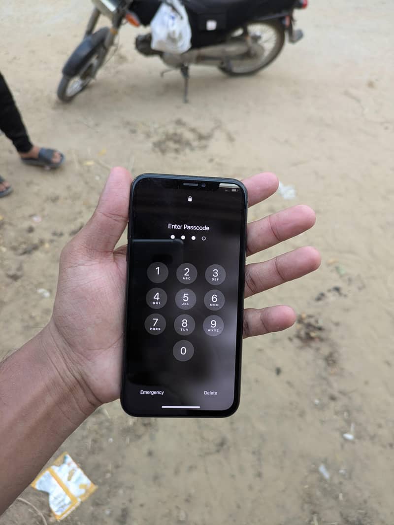 Apple iPhone X 5